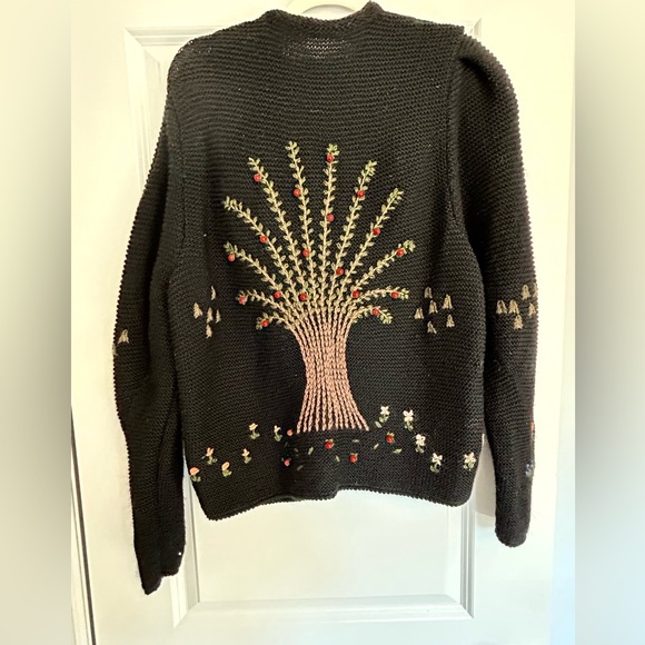 Beautiful vintage embroidered sweater - Picture 3 of 3